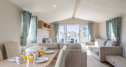 Gold Caravan with parking & decking* P