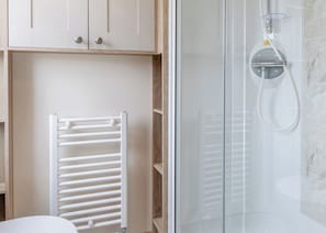Bathroom - Gold Premium Caravan, parking, ensuite & decking* (Nairn, Moray Firth, Inverness)
