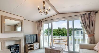 Gold Premium Caravan, parking, ensuite & decking**