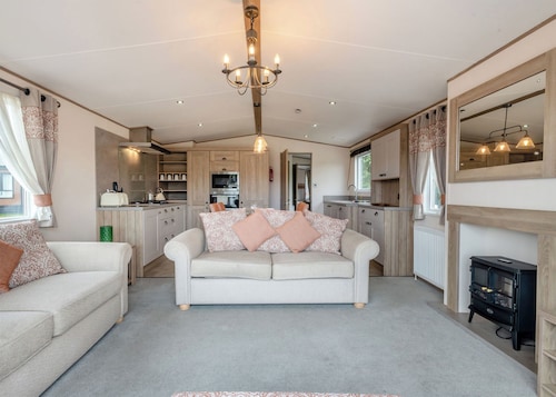 Gold Premium Caravan, parking, ensuite & decking*