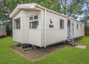 Exterior - Silver Caravan with parking & decking P (Nairn, Moray Firth, Inverness)