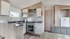 Private kitchen - Silver Caravan with parking & decking P (Nairn, Moray Firth, Inverness)