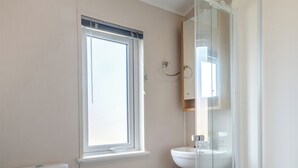 Unclassified image, 4 of 11, button - Deluxe Lodge with parking, ensuite & decking (Nairn, Moray Firth, Inverness)