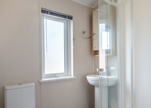Bathroom - Deluxe Lodge with parking, ensuite & decking (Nairn, Moray Firth, Inverness)