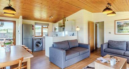 Superior Lodge with parking, ensuite & decking