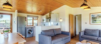 Superior Lodge with parking, ensuite & decking