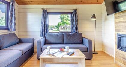 Superior Lodge with parking, ensuite & decking