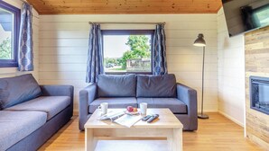 Living area - Superior Lodge with parking, ensuite & decking (Nairn, Moray Firth, Inverness)