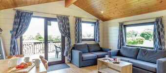 Superior Lodge with parking, ensuite & decking