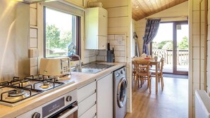 Private kitchen - Superior Lodge with parking, ensuite & decking (Nairn, Moray Firth, Inverness)