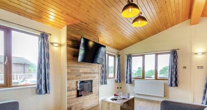 Deluxe Lodge with parking, ensuite & decking*P