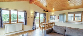 Deluxe Lodge with parking, ensuite & decking*P