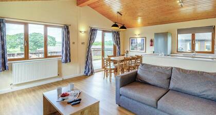 Deluxe Lodge with parking, ensuite & decking*P