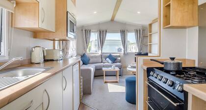 Bronze 2 Bedroom Caravan, Sleeps 6