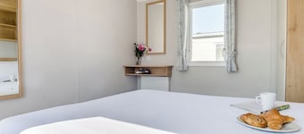 Bronze 2 Bedroom Caravan, Sleeps 6