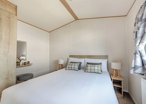 Bronze 3 Bedroom Caravan, Sleeps 8