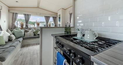Bronze 3 Bedroom Caravan, Sleeps 8