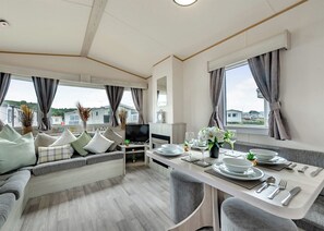 TV - Bronze 3 Bedroom Caravan, Sleeps 8 (Walton-on-the-Naze)