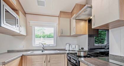 Gold 3 Bedroom Caravan, Sleeps 8