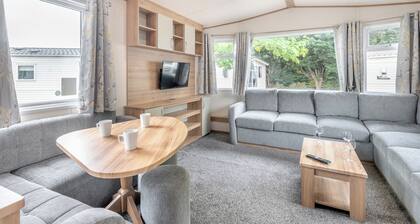 Gold 3 Bedroom Caravan, Sleeps 8