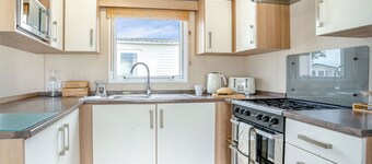 Gold Premium Caravan with parking & decking 6