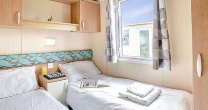 Gold Premium Caravan with parking & decking 6