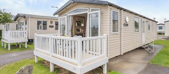 Gold Premium Caravan with parking & decking 6