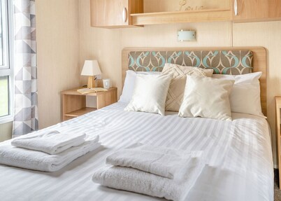 Gold Premium Caravan with parking & decking 6