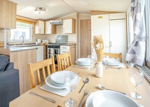 Dining - Gold Premium Caravan with parking & decking 6 (Walton-on-the-Naze)