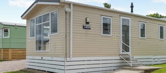 Silver 3 Bedroom Caravan, Sleeps 8