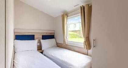 Silver Caravan with ensuite P