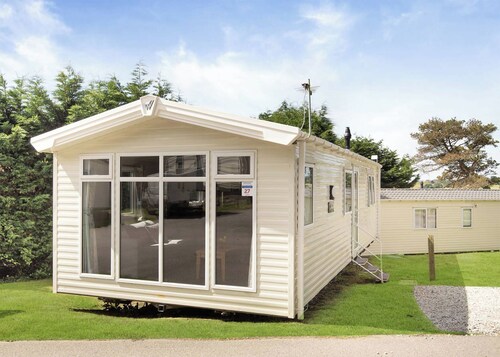Silver Premium 2 Bedroom Caravan, Sleeps 6