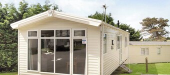 Silver Premium 2 Bedroom Caravan, Sleeps 6