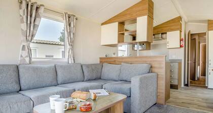 Silver Premium 3 Bedroom Caravan, Sleeps 8