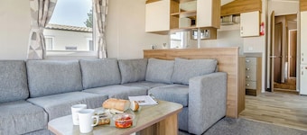 Silver Premium 3 Bedroom Caravan, Sleeps 8