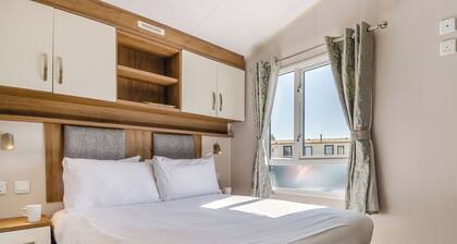 Silver Premium 3 Bedroom Caravan, Sleeps 8