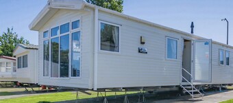 Silver Premium 3 Bedroom Caravan, Sleeps 8
