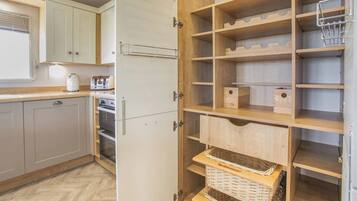Fridge, oven, stovetop, toaster