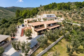 A residential property with a paved driveway, multiple buildings, and surrounding greenery. - Casa Carrubo - Villa Mapa with Sea View, Wi-Fi & Air Conditioning (Vieste)