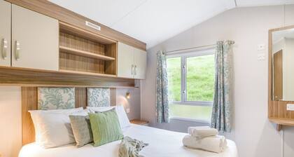 Gold Premium 3 Bedroom Caravan, Sleeps 8
