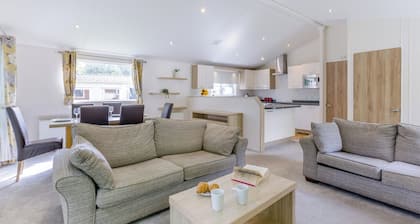 Prestige Lodge, parking, ensuite, decking & SV