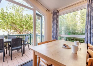 Dining - Superior Lodge with ensuite & decking (Ryde, Nr Bembridge)
