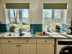 Fridge, stovetop - Blackmoor View Cottage - sleeps 2 guests  in 1 bedroom (Knighton)