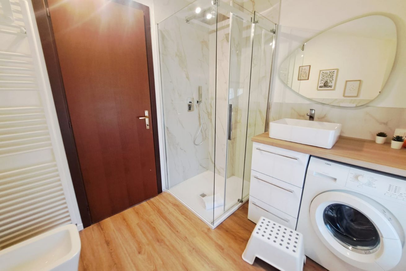 Dusche, Bidet, Handtücher