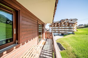 Property grounds - “Montagne Front De Neige” Apartment with Mountain View and Balcony (Thollon-les-Mémises)