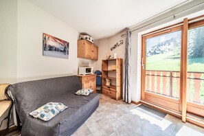 TV - “Montagne Front De Neige” Apartment with Mountain View and Balcony (Thollon-les-Mémises)