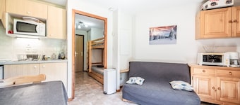 “Montagne Front De Neige” Apartment with Mountain View and Balcony
