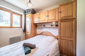 2 bedrooms, bed sheets - “Montagne Front De Neige” Apartment with Mountain View and Balcony (Thollon-les-Mémises)