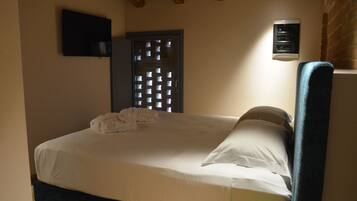 Junior Double or Twin Room, Courtyard View | In-room safe, desk, blackout curtains, soundproofing