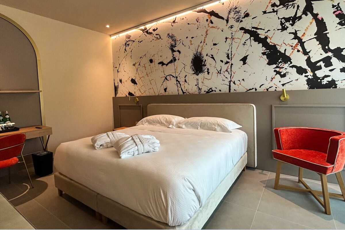 In-room safe, desk, blackout drapes, soundproofing